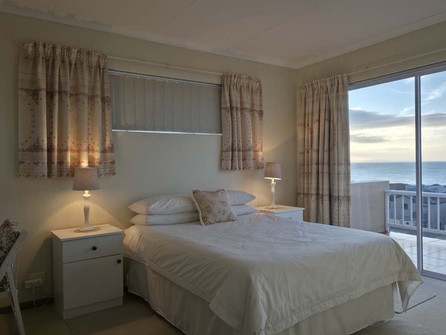 7 Bedroom Property for Sale in Wavecrest Eastern Cape